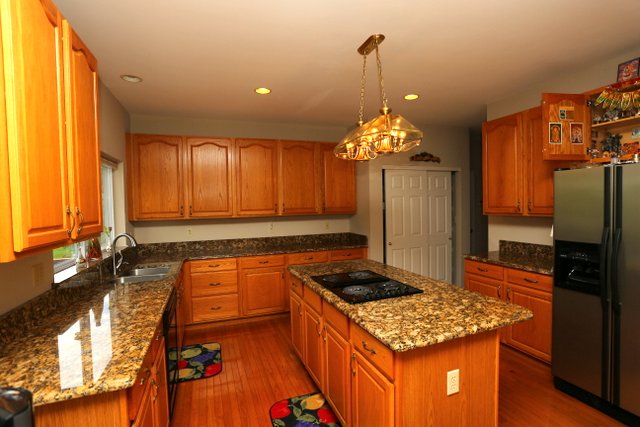Oak Cabinets And Granite Yes They Blend Flawlessly