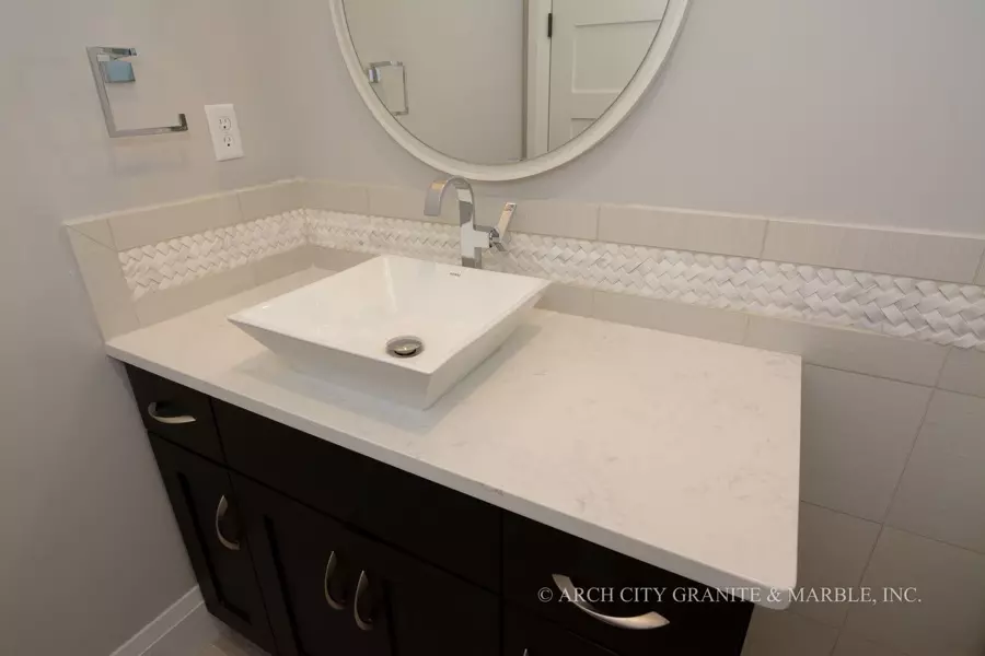 white marble countertops bathroom