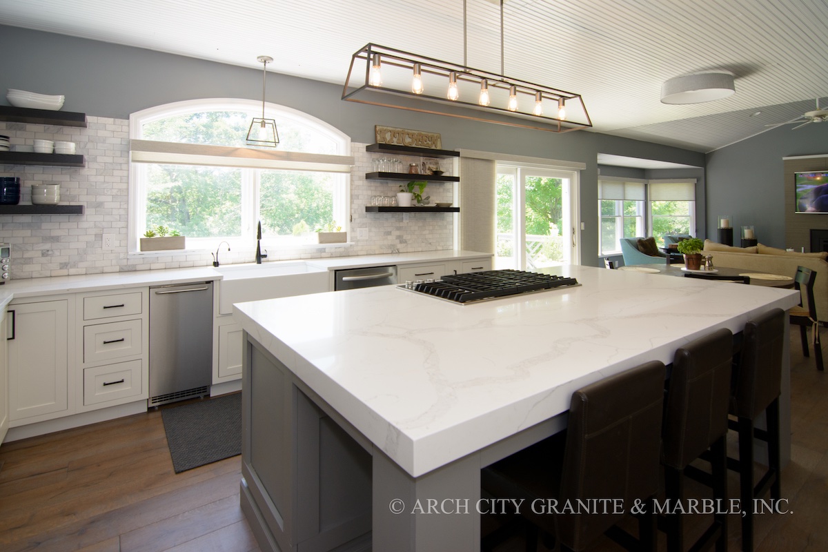 Popular Quartz Countertop Colors, What Color Countertops Go With Off White Cabinets
