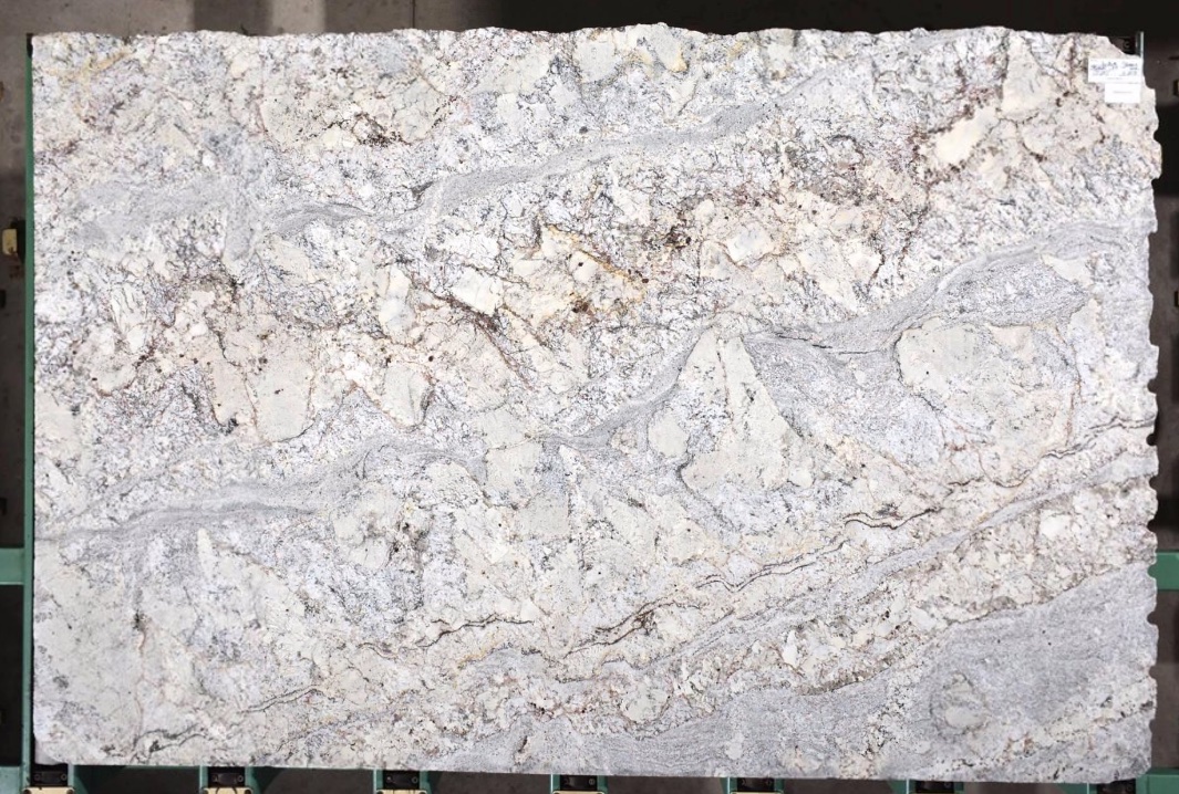 White Spring - Beautiful light granite from Brazil with crystal-white bedrock mixed with white, gray and crimson hues