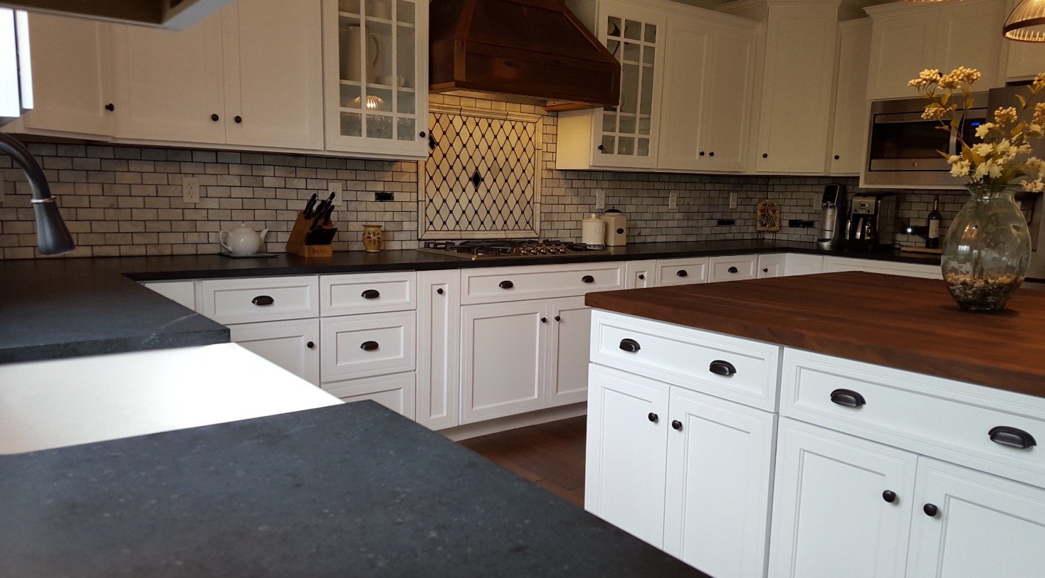 Unique What Color Countertops Goes With White Cabinets for Large Space